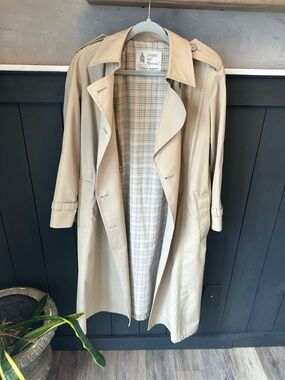 Gorgeous Timeless Vintage Classic London Fog Light Beige Trench Coat size 10